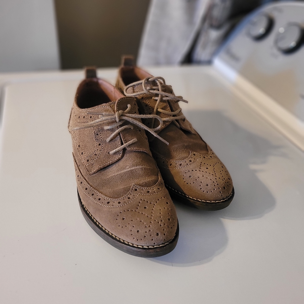 Oxford suede shoes.